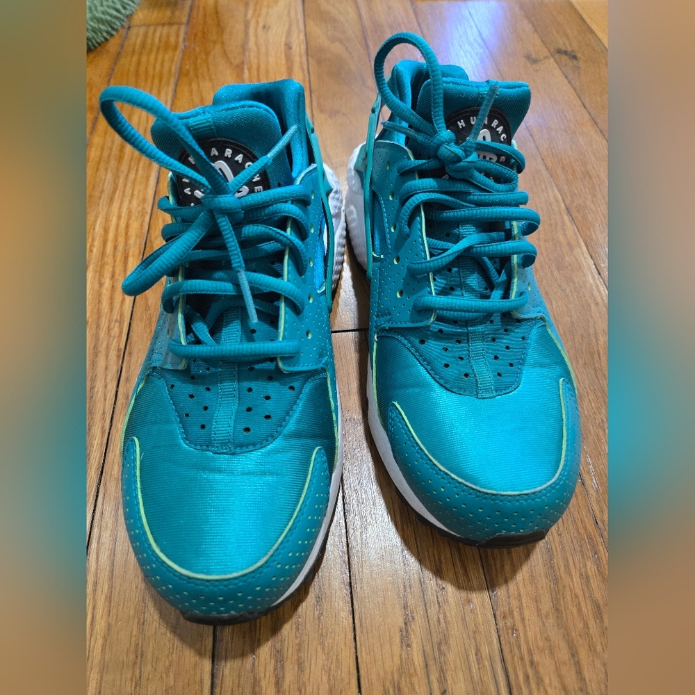 Nike Air Hurarche Teal Sneakers